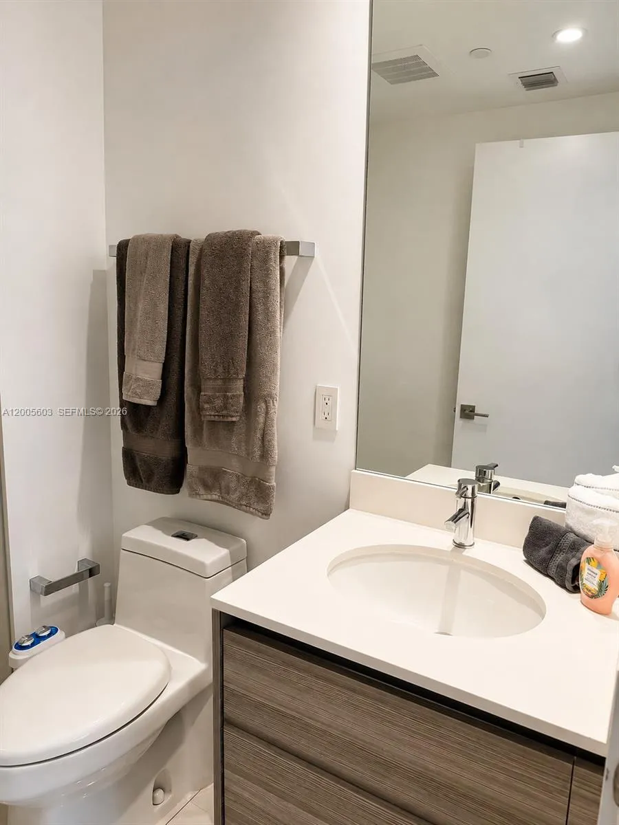 121 NE 34th St #1806A Miami, FL 33137