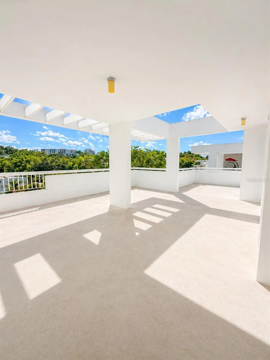 Ave. San Ignacio PRADOS DEL MONTE Guaynabo, PR 00969