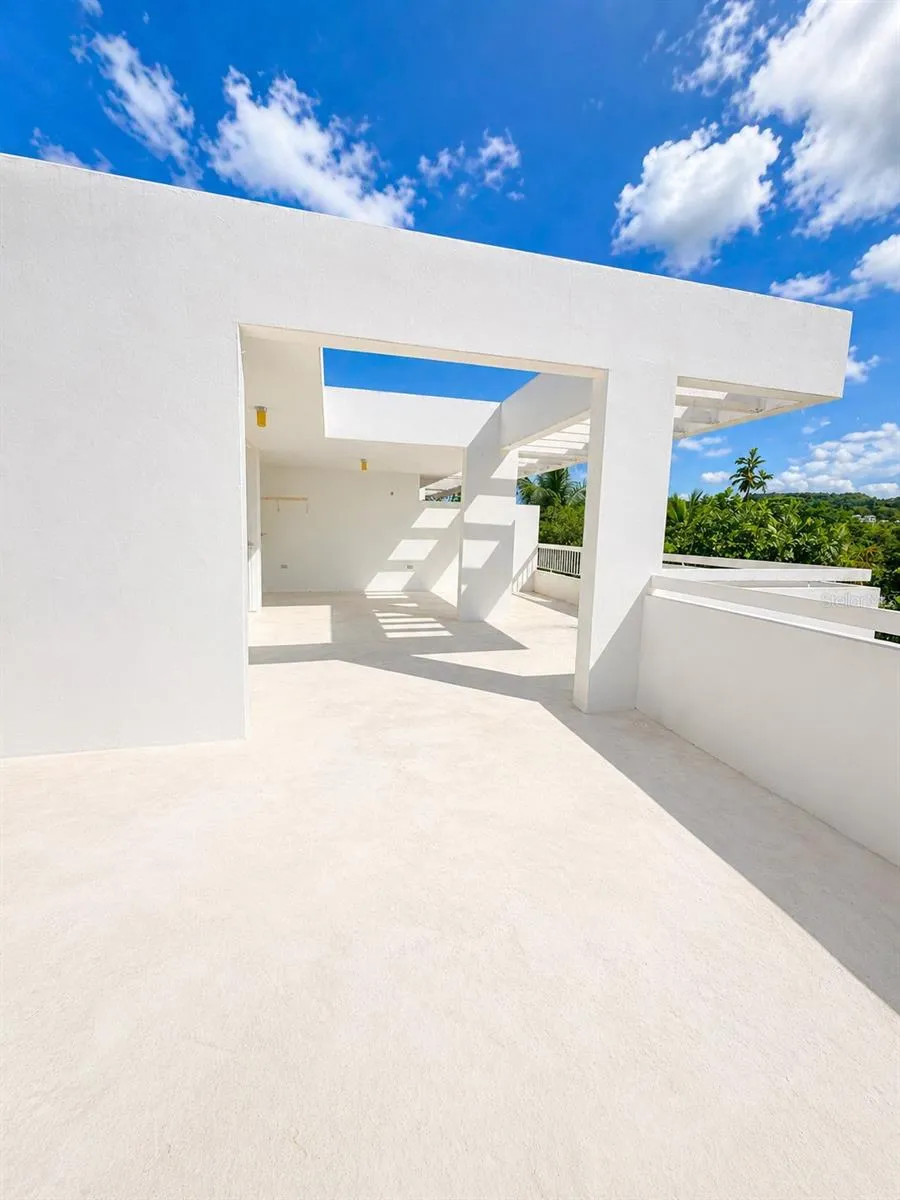 Ave. San Ignacio PRADOS DEL MONTE Guaynabo, PR 00969