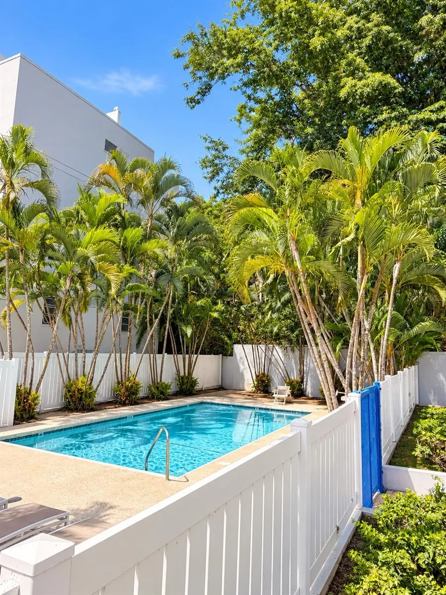Ave. San Ignacio PRADOS DEL MONTE Guaynabo, PR 00969
