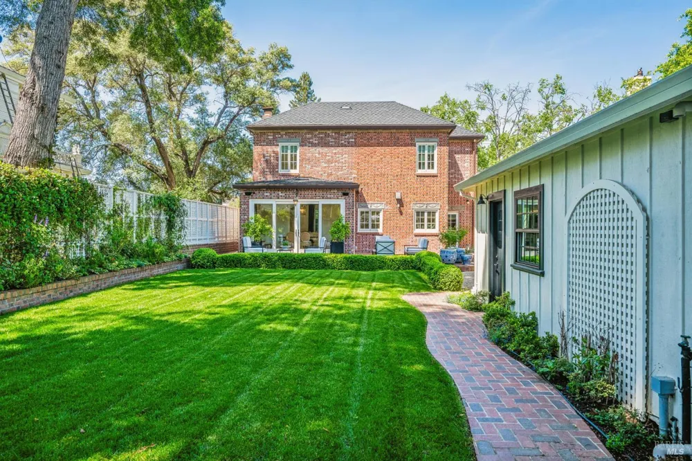 853 D STREET Petaluma, CA 94952
