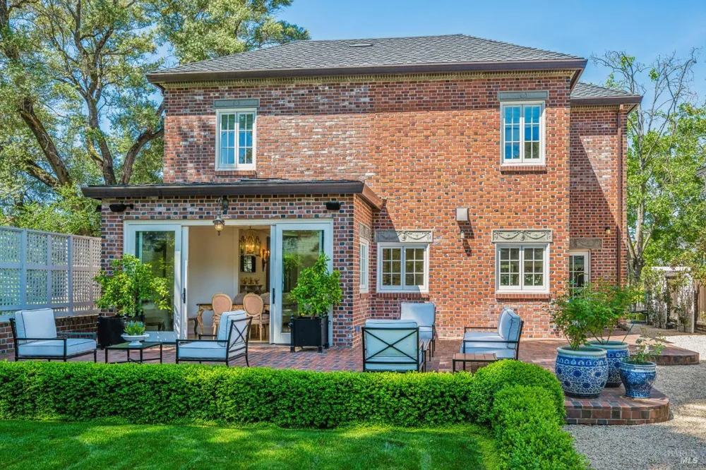 853 D STREET Petaluma, CA 94952