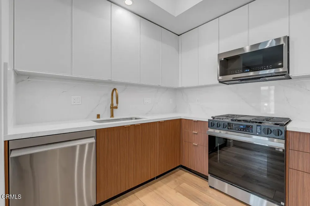 139 S Oak Knoll Avenue #101 Pasadena, CA 91101