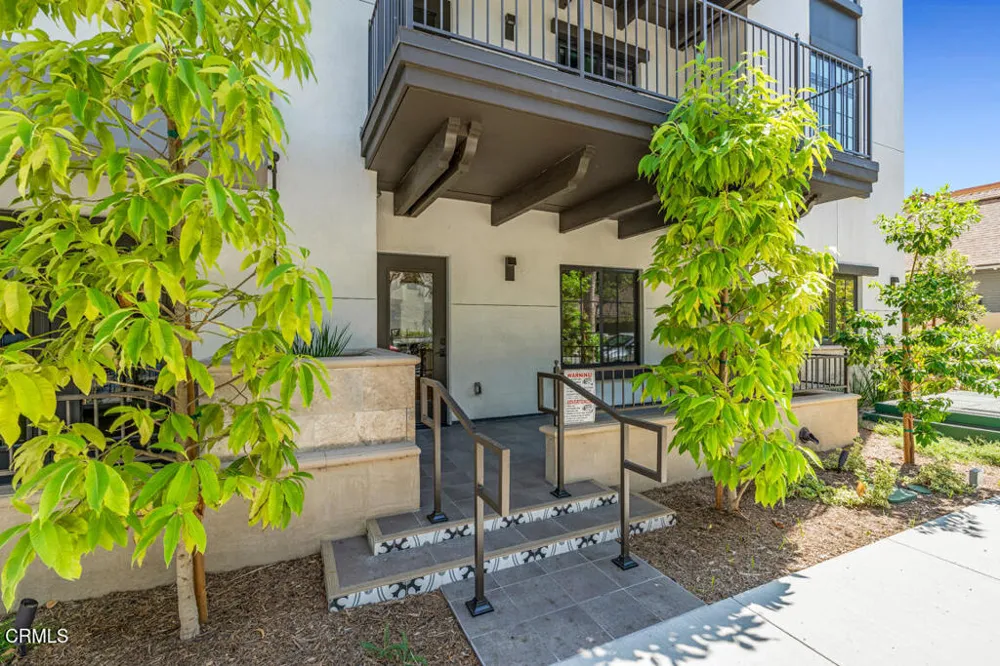 139 S Oak Knoll Avenue #101 Pasadena, CA 91101
