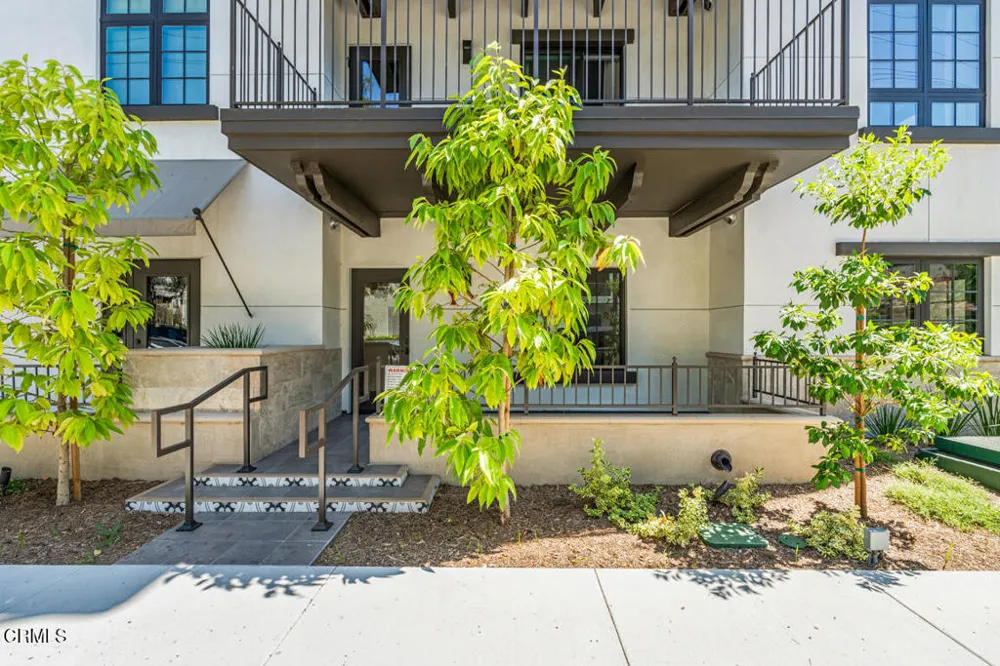 139 S Oak Knoll Avenue #101 Pasadena, CA 91101