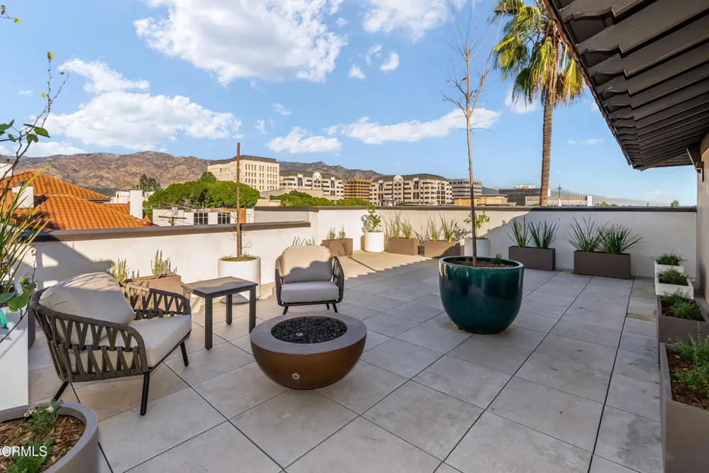 139 S Oak Knoll Avenue #101 Pasadena, CA 91101