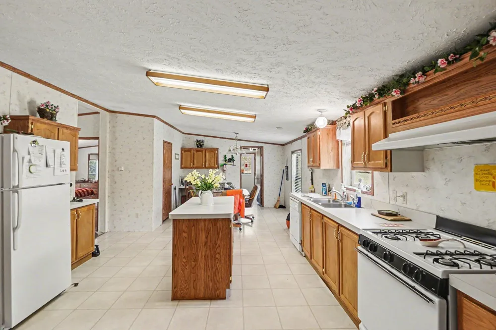 20240 10th Avenue Barryton, MI 49305