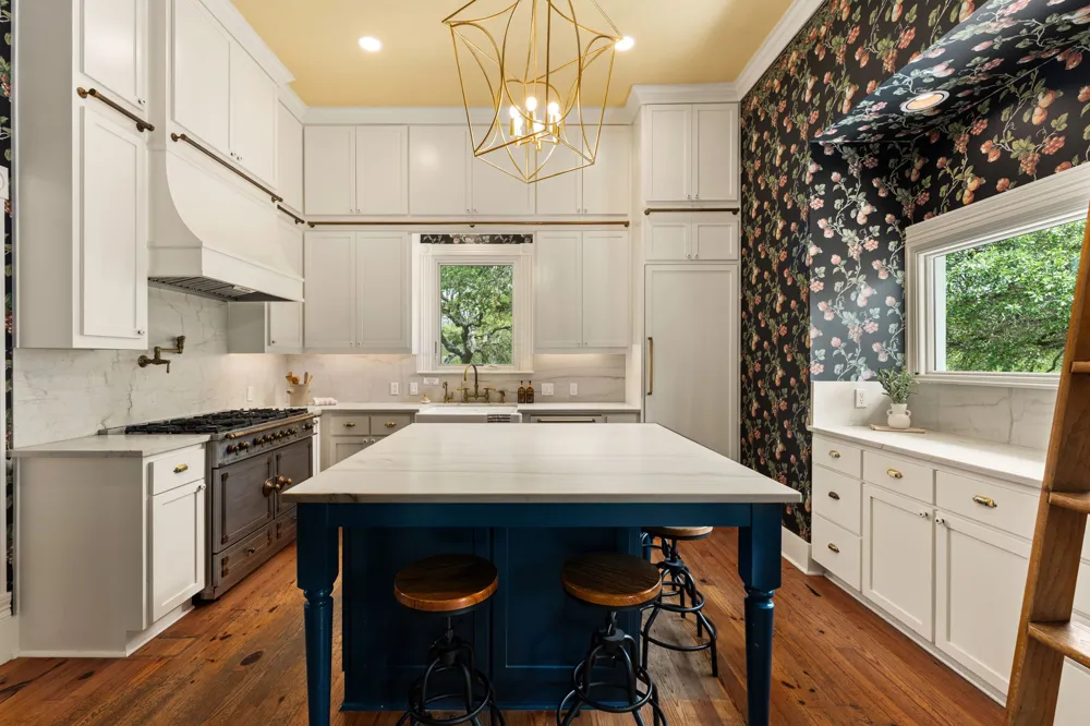 3409 Gatlin Creek Road Dripping Springs, TX 78620
