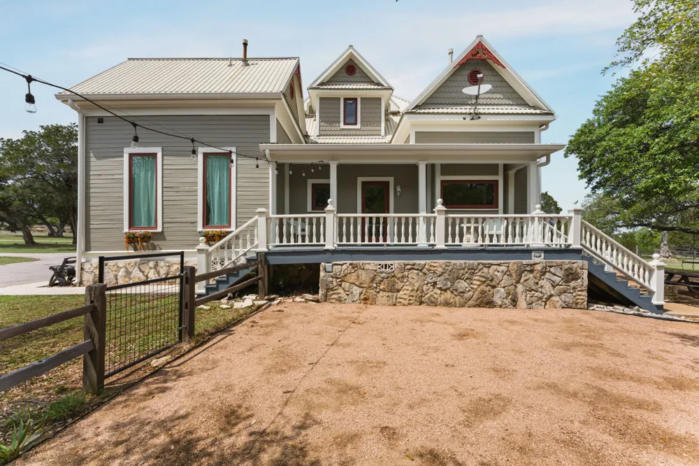 3409 Gatlin Creek Road Dripping Springs, TX 78620