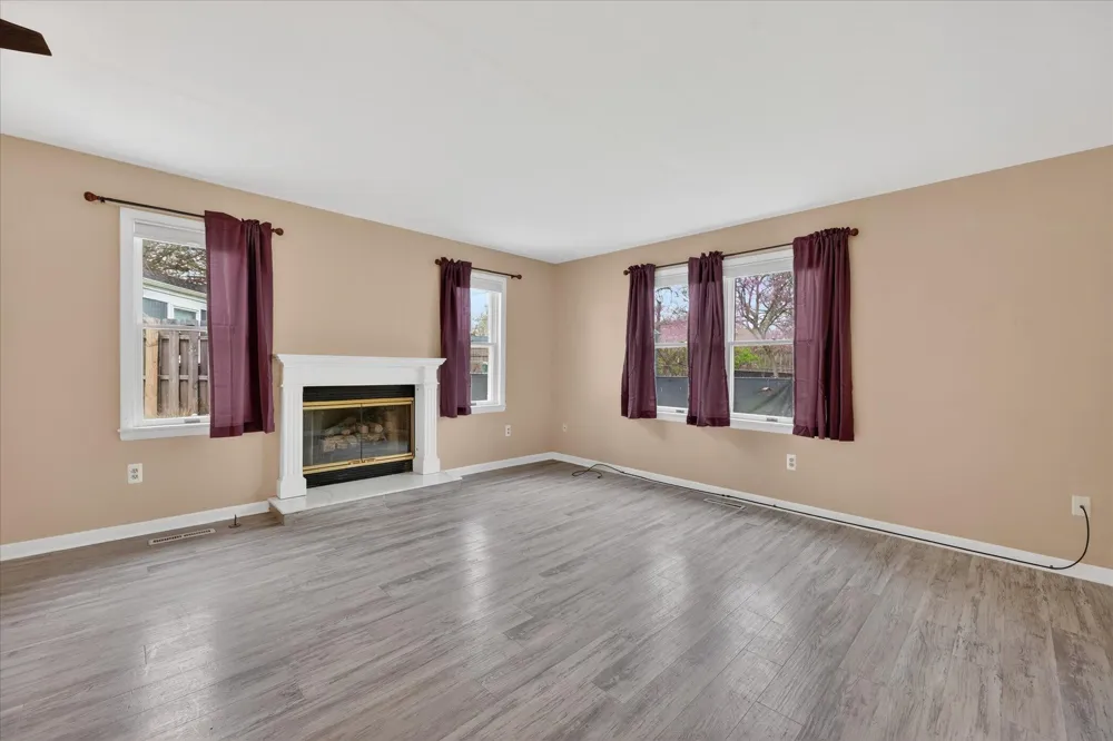 385 Hollywood Drive Saline, MI 48176