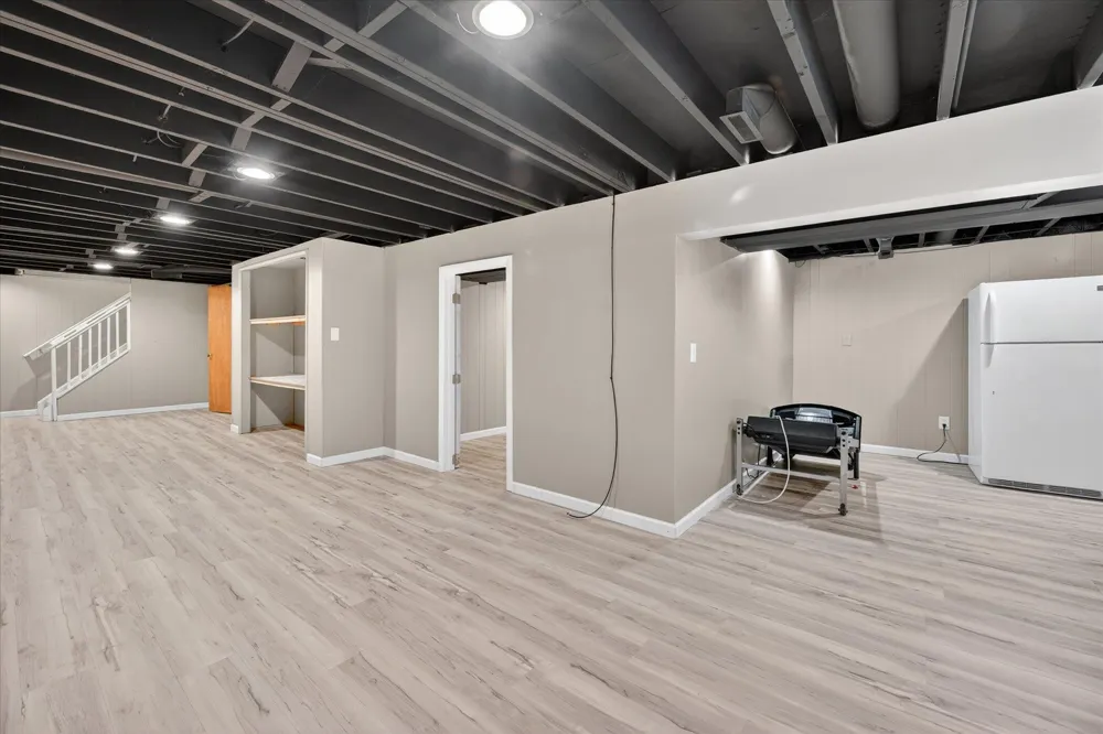 385 Hollywood Drive Saline, MI 48176