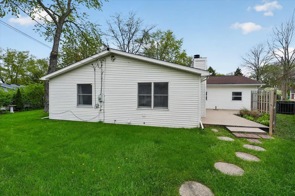 385 Hollywood Drive Saline, MI 48176