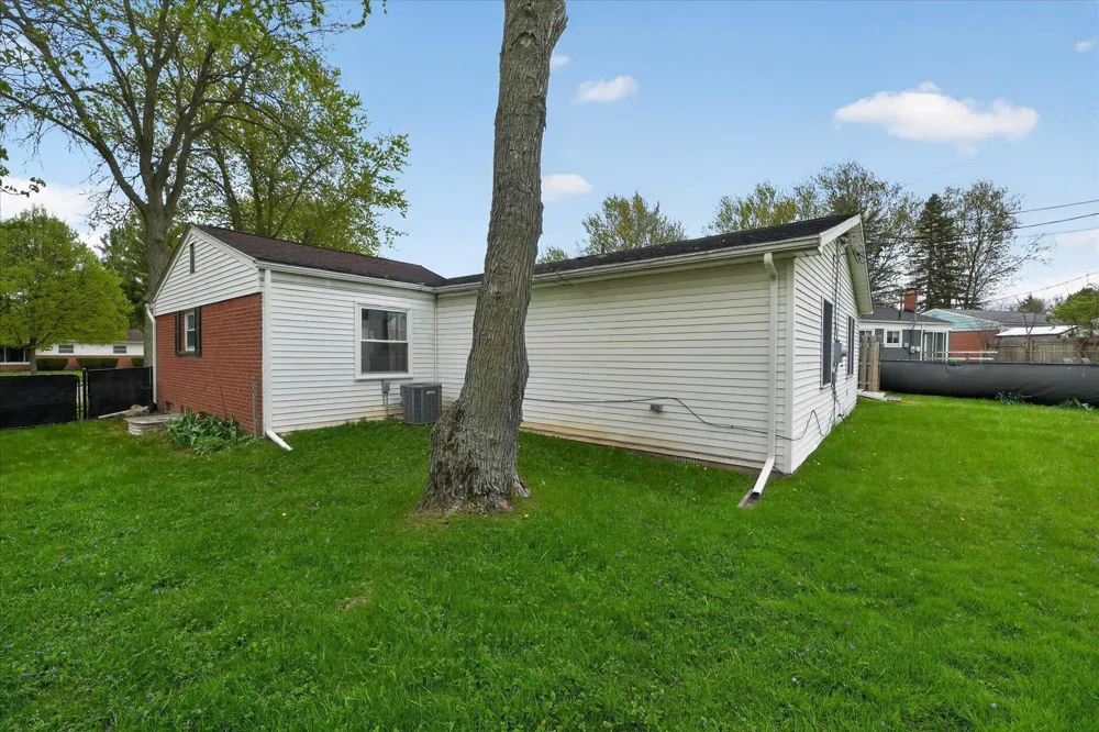 385 Hollywood Drive Saline, MI 48176