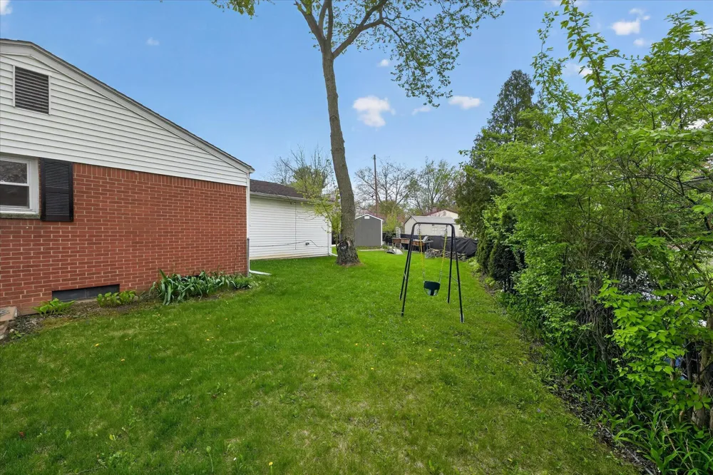 385 Hollywood Drive Saline, MI 48176