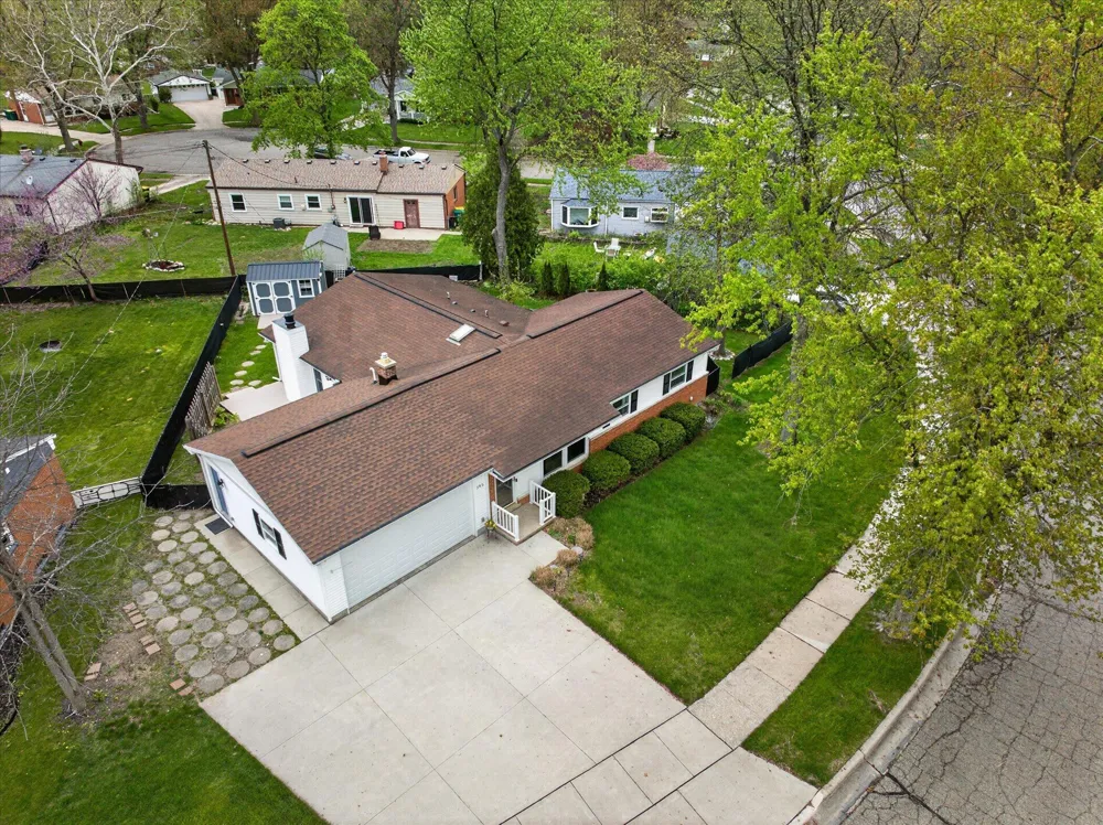 385 Hollywood Drive Saline, MI 48176