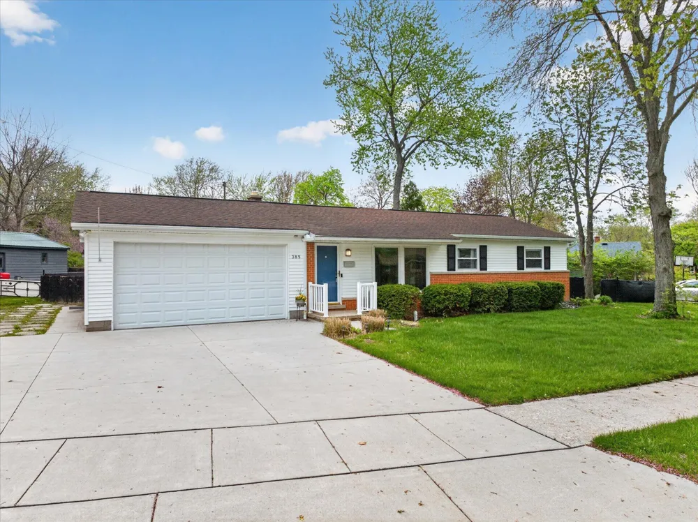 385 Hollywood Drive Saline, MI 48176