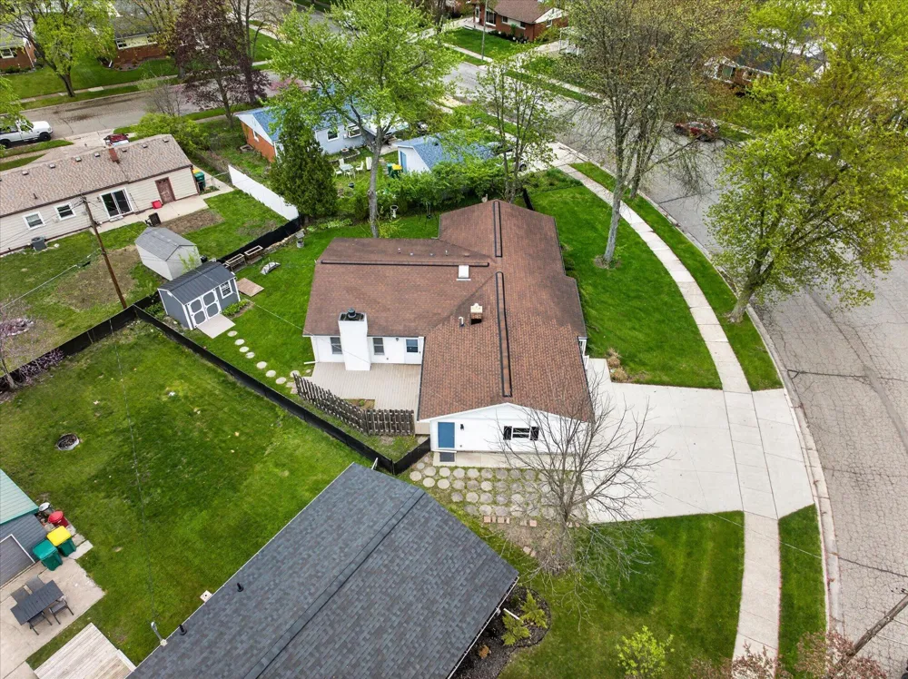 385 Hollywood Drive Saline, MI 48176