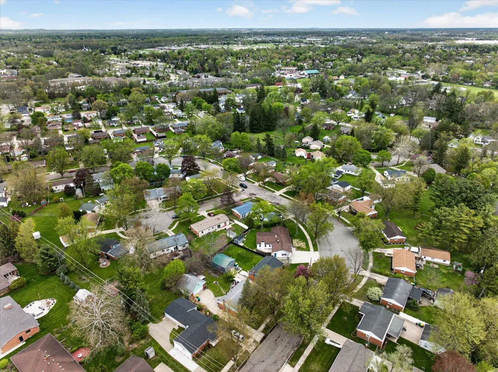 385 Hollywood Drive Saline, MI 48176