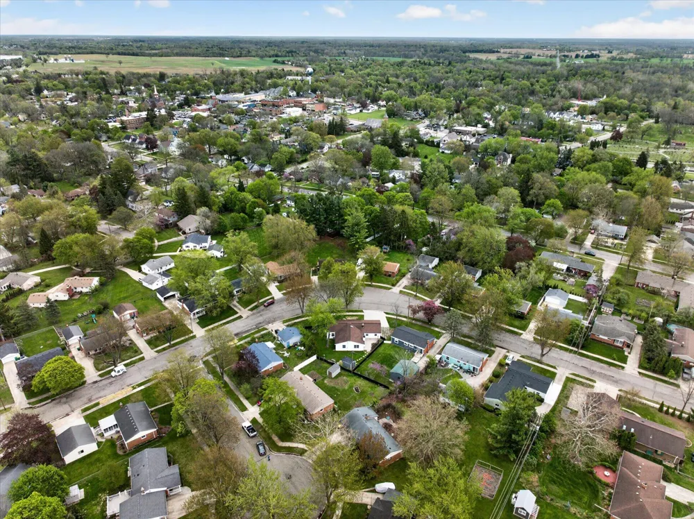 385 Hollywood Drive Saline, MI 48176
