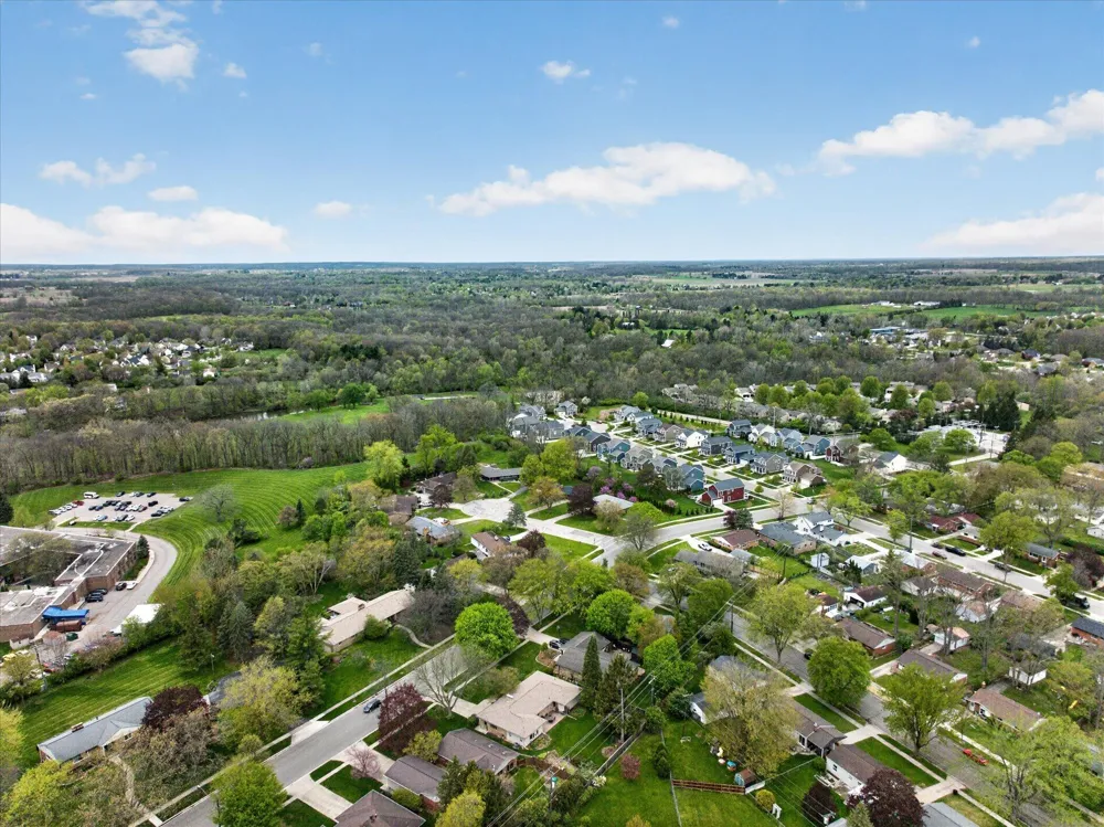 385 Hollywood Drive Saline, MI 48176