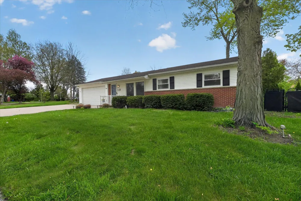 385 Hollywood Drive Saline, MI 48176