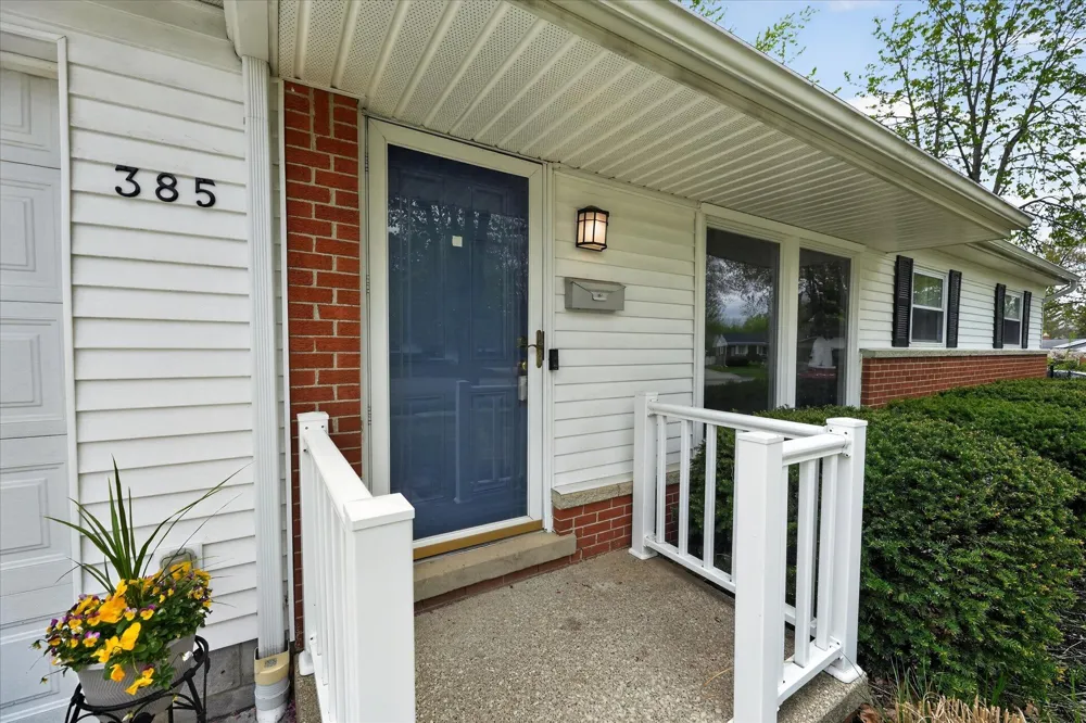 385 Hollywood Drive Saline, MI 48176
