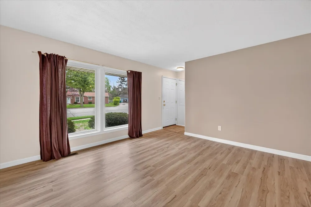 385 Hollywood Drive Saline, MI 48176