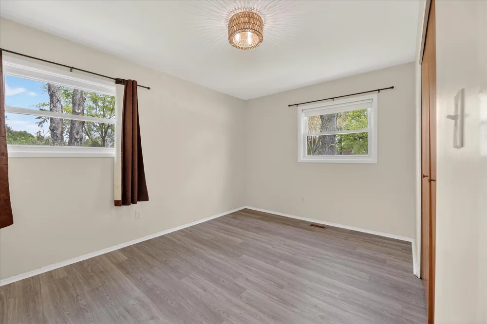 385 Hollywood Drive Saline, MI 48176