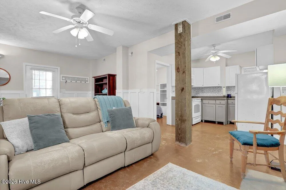 8007 8th Street Surf City, NC 28445