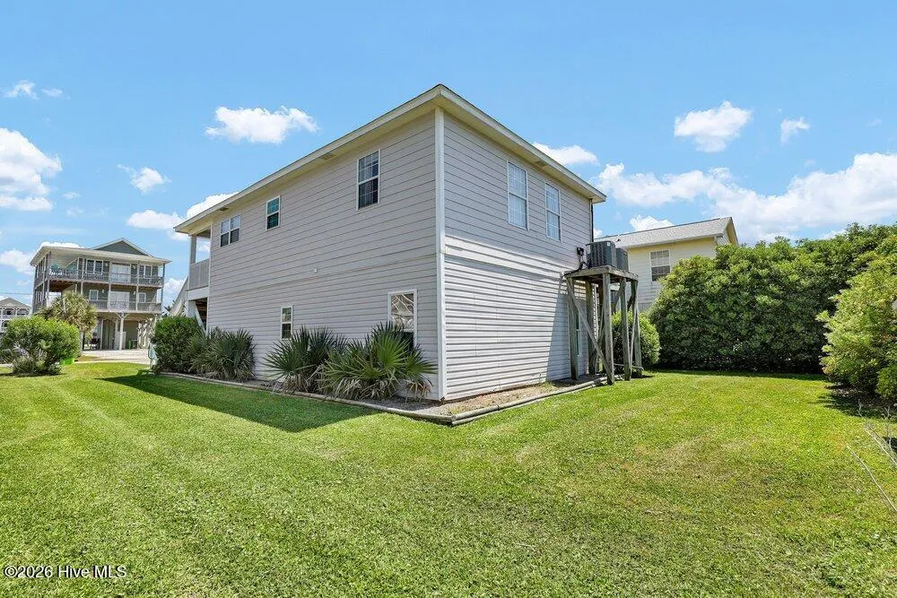 8007 8th Street Surf City, NC 28445
