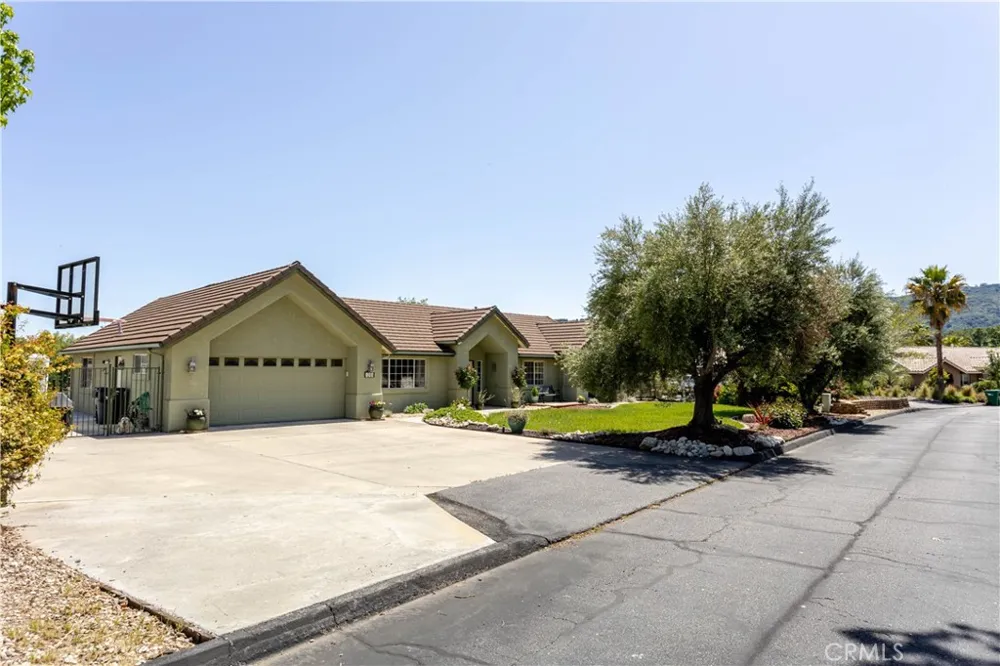 155 Eagle Creek Court Atascadero, CA 93422