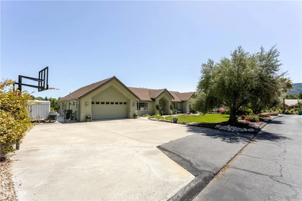 155 Eagle Creek Court Atascadero, CA 93422