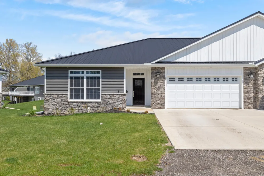 243 Auseon Court Hillsdale, MI 49242