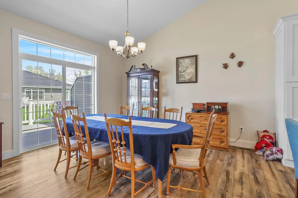 243 Auseon Court Hillsdale, MI 49242