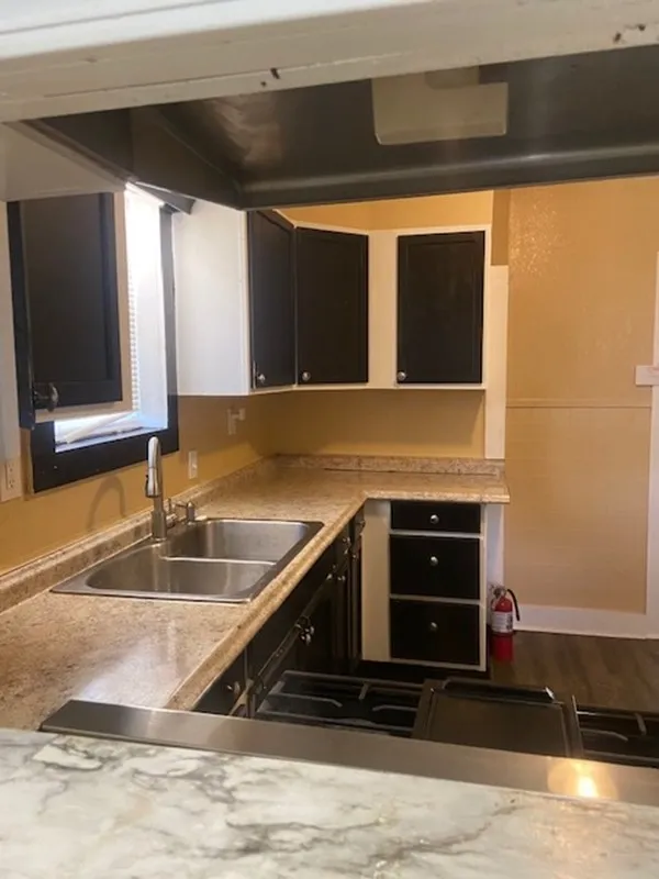 214 S Hackberry Avenue Luling, TX 78648