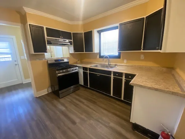 214 S Hackberry Avenue Luling, TX 78648