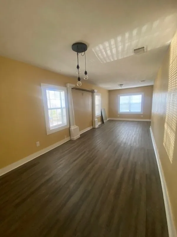 214 S Hackberry Avenue Luling, TX 78648