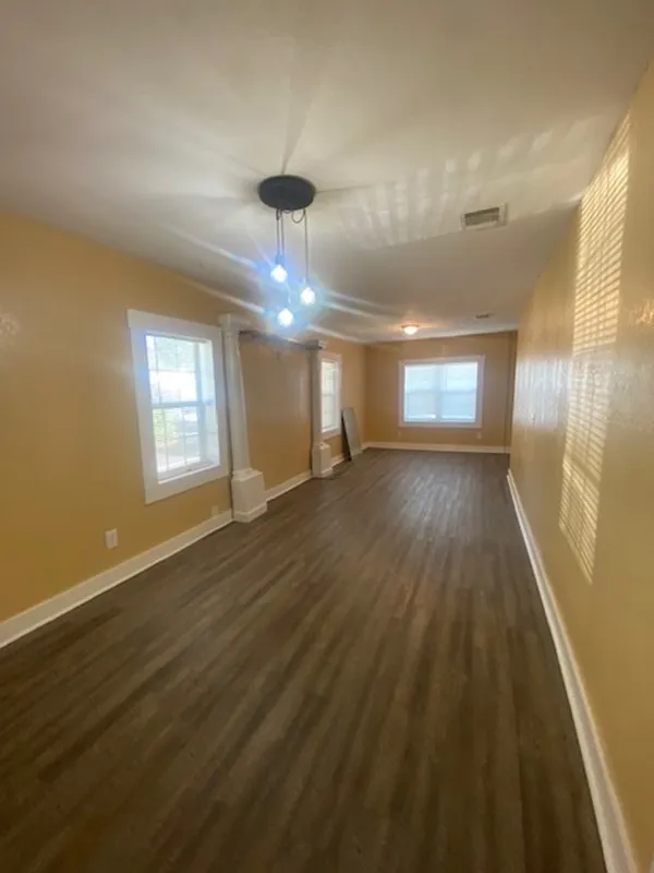 214 S Hackberry Avenue Luling, TX 78648