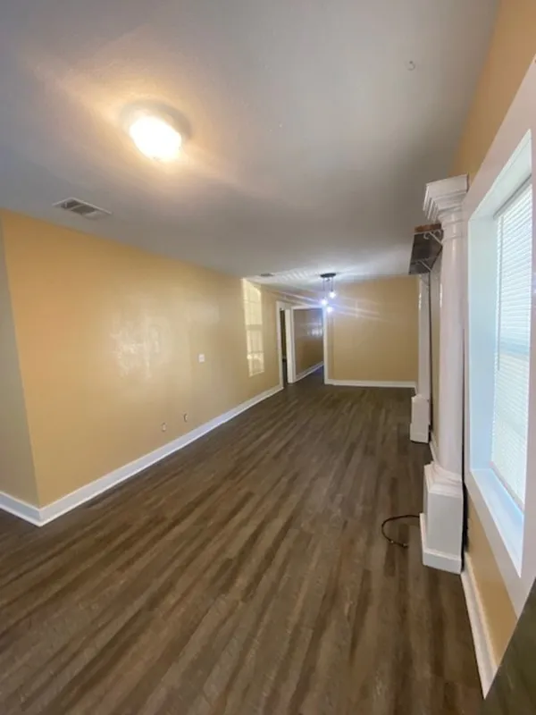 214 S Hackberry Avenue Luling, TX 78648