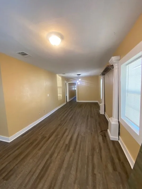 214 S Hackberry Avenue Luling, TX 78648