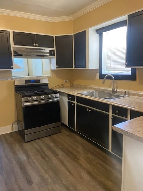 214 S Hackberry Avenue Luling, TX 78648
