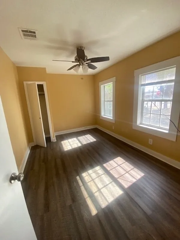 214 S Hackberry Avenue Luling, TX 78648