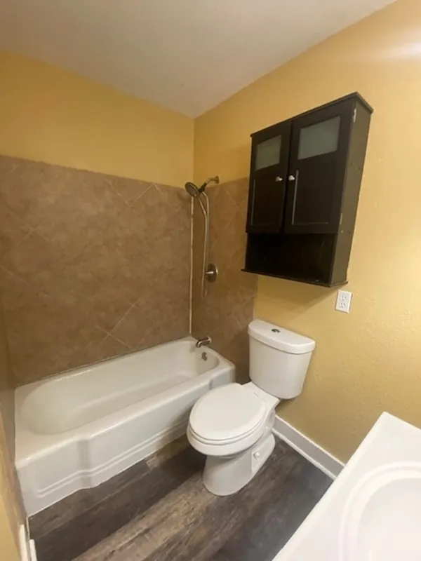 214 S Hackberry Avenue Luling, TX 78648