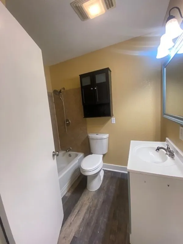 214 S Hackberry Avenue Luling, TX 78648