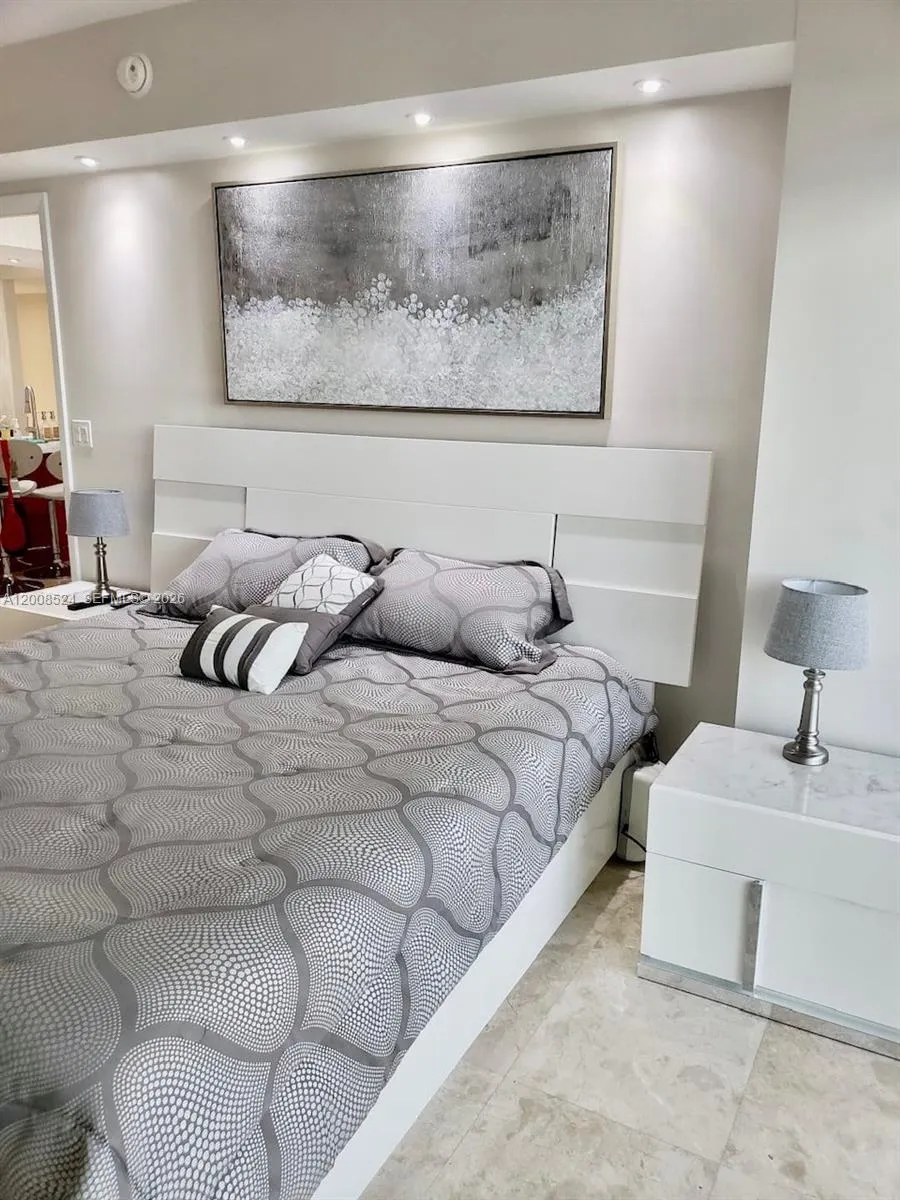 1830 S OCEAN DR #3910 Hallandale Beach, FL 33009