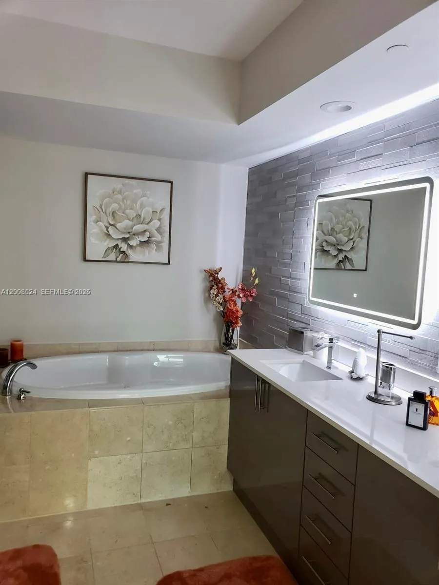 1830 S OCEAN DR #3910 Hallandale Beach, FL 33009