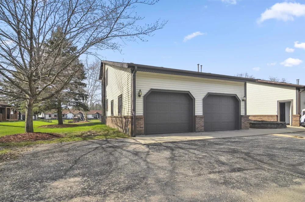 221 Wildwood Drive Cadillac City, MI 49601