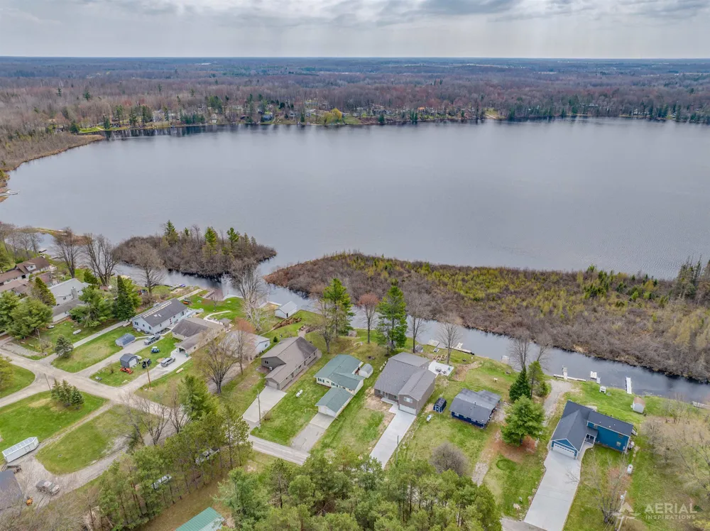 2896 E Lake Drive Cumming Township, MI 48635