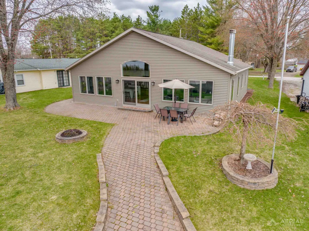 2896 E Lake Drive Cumming Township, MI 48635