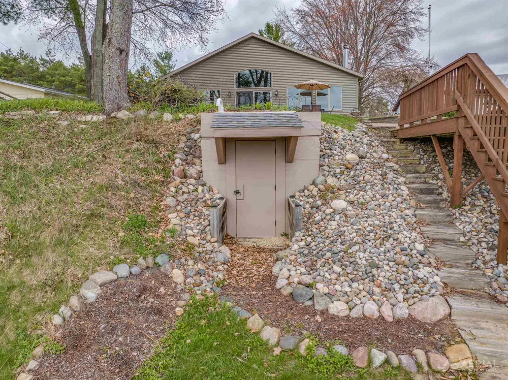 2896 E Lake Drive Cumming Township, MI 48635